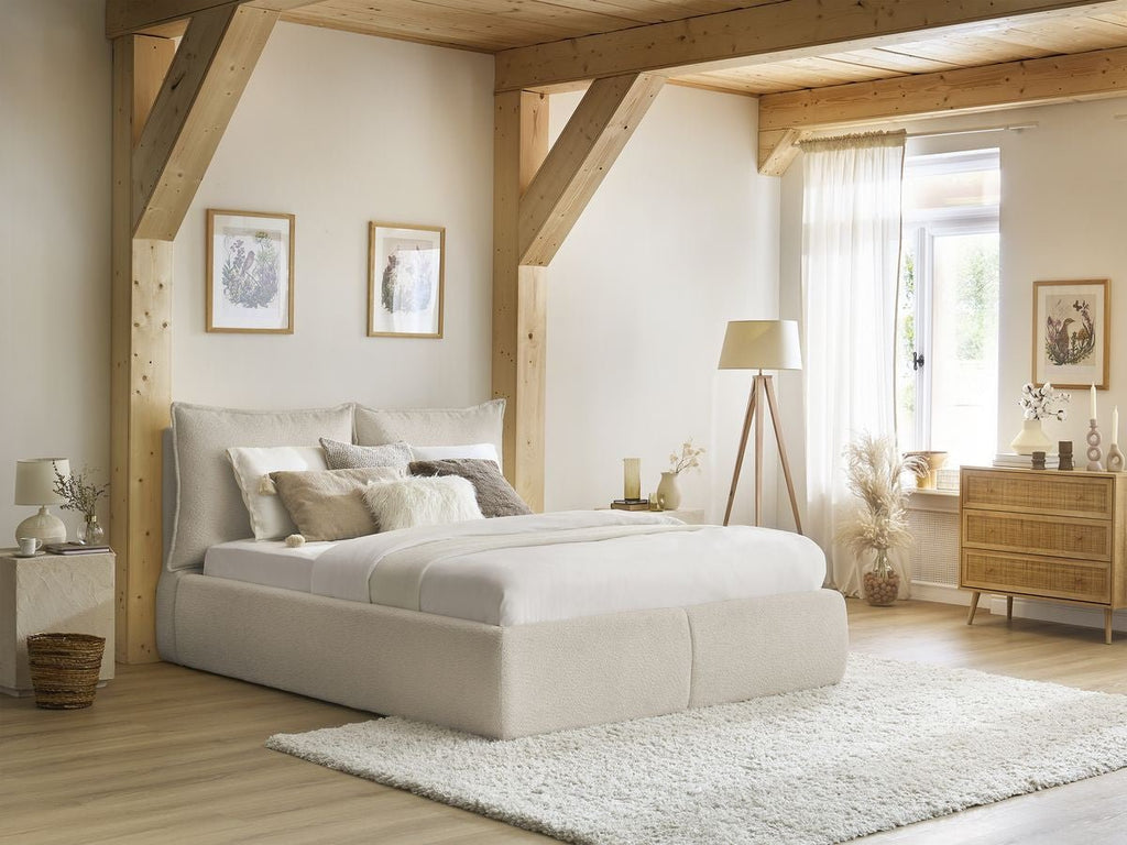 GARANCE Lit coffre GARANCE avec tête de lit effet oreiller tissu bouclette