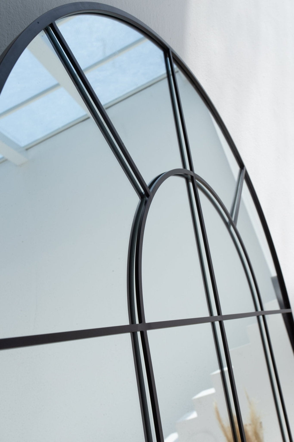 Miroir en pied Astrid XL noir en forme d'arc (Noir)