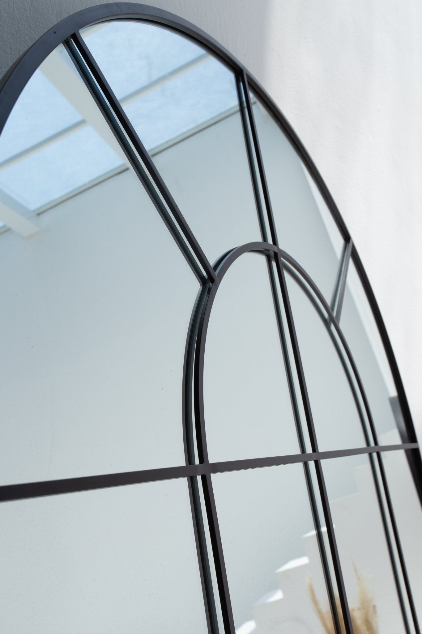 Miroir en pied Astrid XL noir en forme d'arc (Noir)